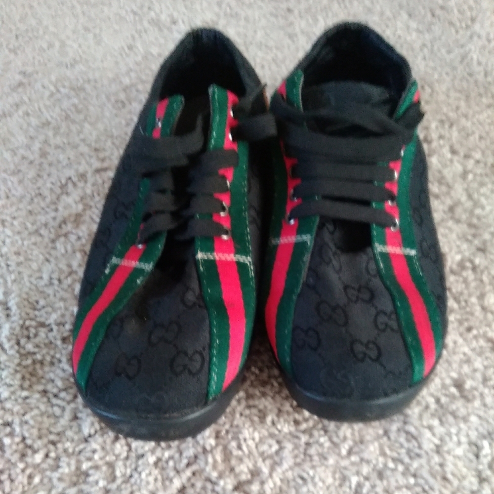 Vintage Authentic Gucci Classic Logo Sneakers!